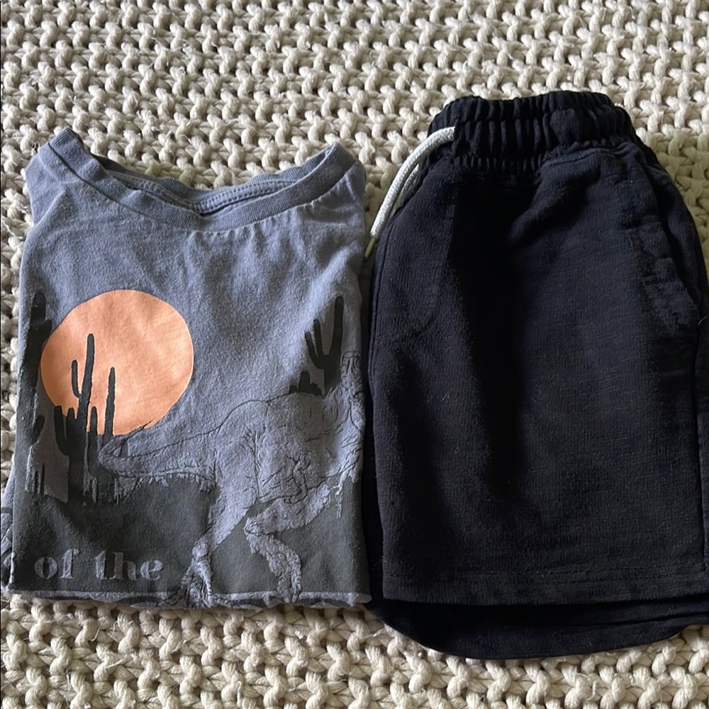 Cotton On Boys Bundle Graphic T Size 6 and Shorts Size 5/6